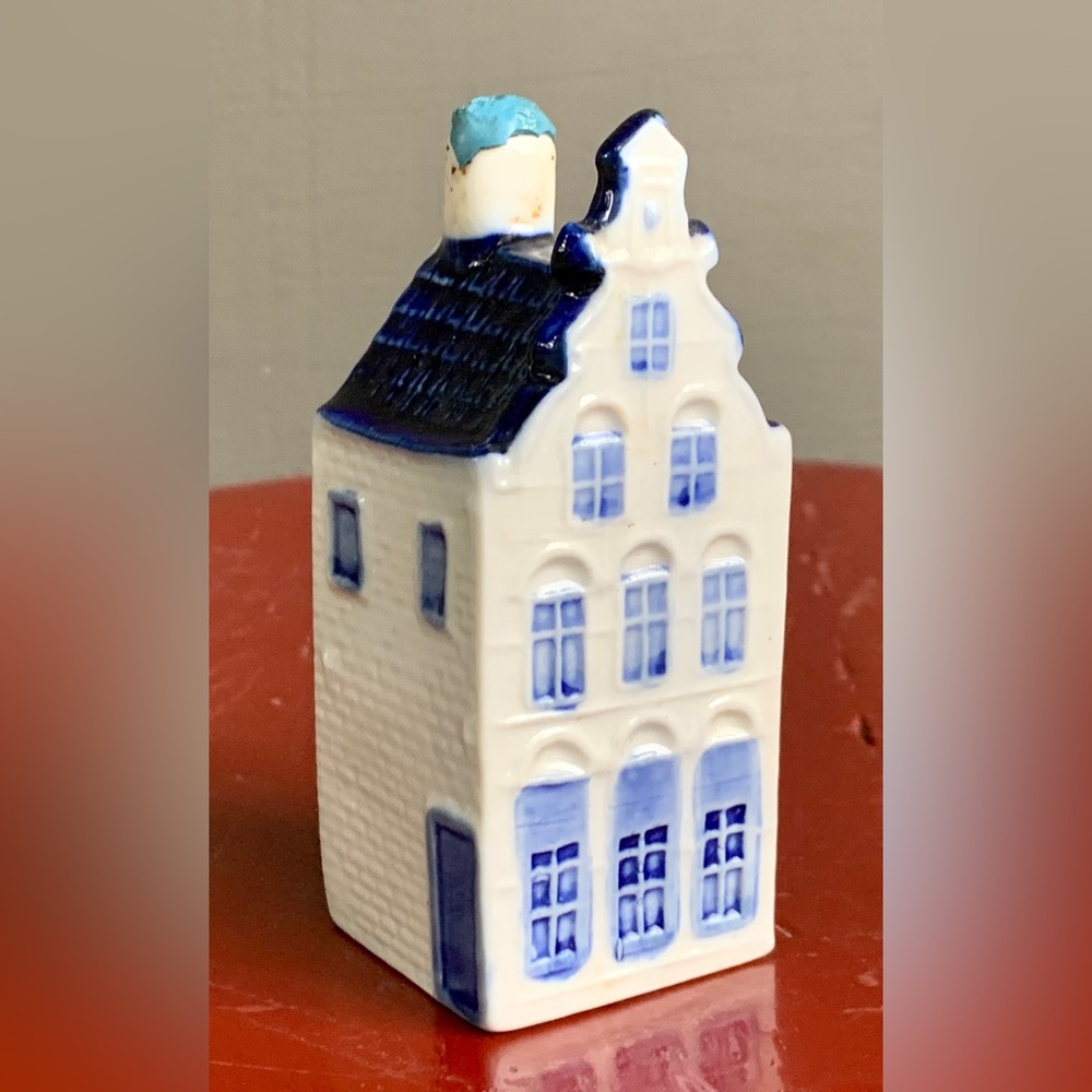 Vintage Hand Painted Ceramic  Delfts Blue Figural House Building Bottle